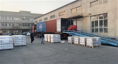Φορτώστε και μεταφέρετε τα αγαθά σε εμπορευματοκιβώτια